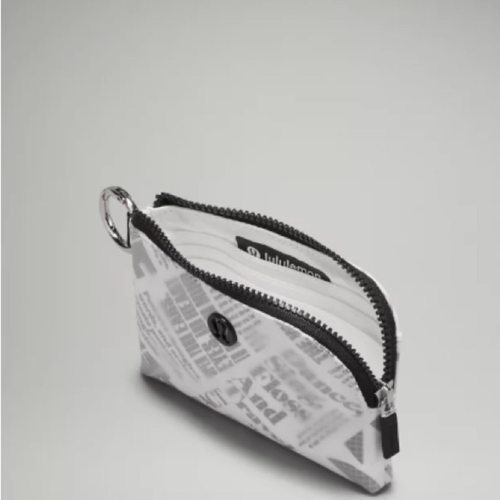 Lululemon Clippable Card Pouch *Manifesto” Print